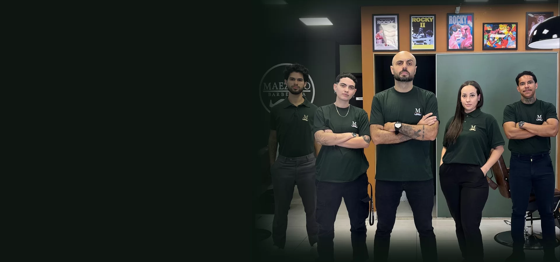 Equipe da Maezano reunida no salão da barbearia.